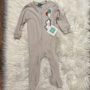 NWT Disney Baby Winnie the Pooh Ribbed Zip Footed Sleeper Beige 6-9M